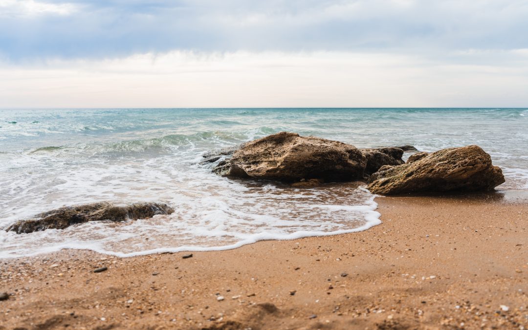 Top 5 criques secrètes de la Costa Dorada à découvrir en bateau