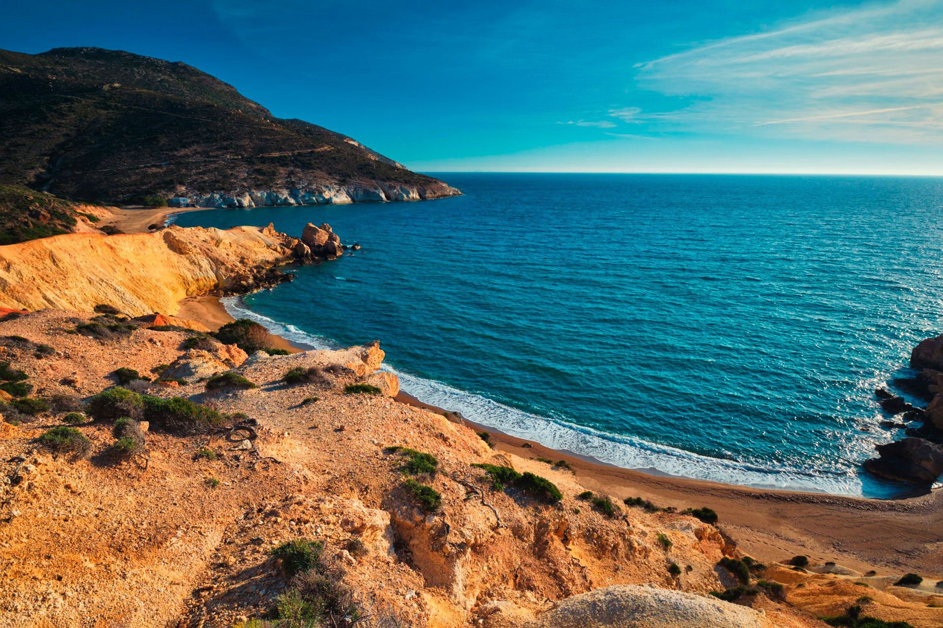 agios-ioannis-beach-on-sunset-milos-island-greec-2024-10-14-09-32-19-utc-scaled rutas en barco por la Costa Dorada