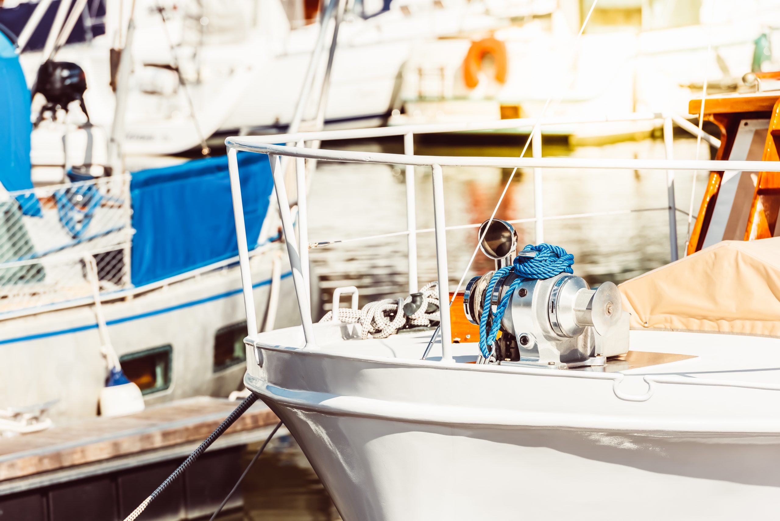 Recreational yacht detail Excursiones en barco en otono