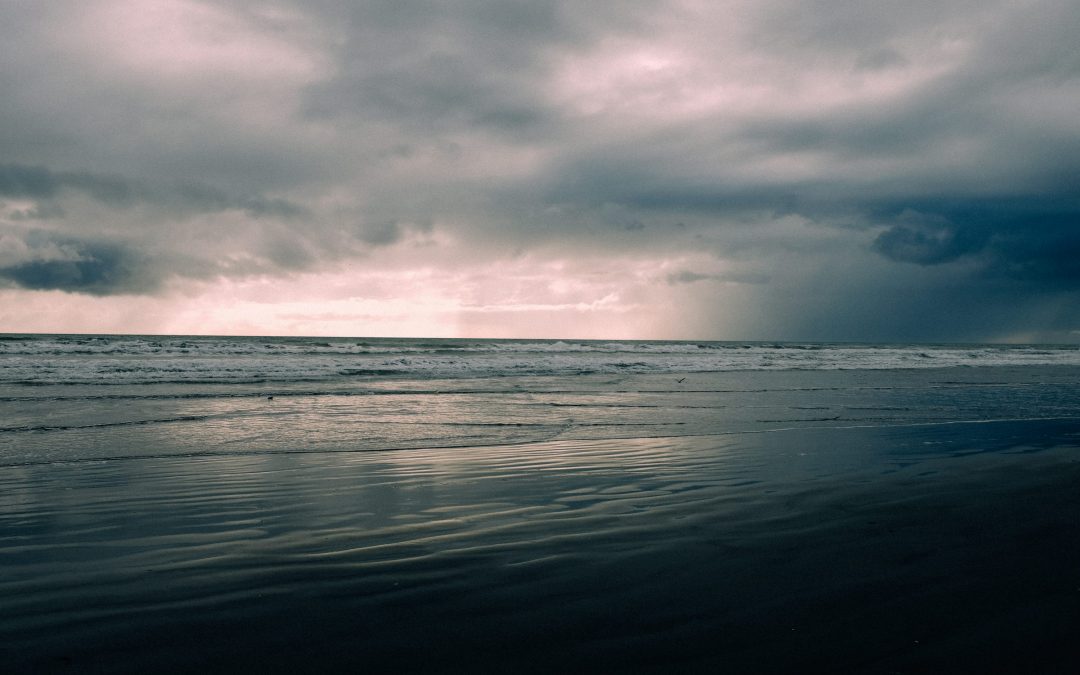 What to do if the weather changes at sea